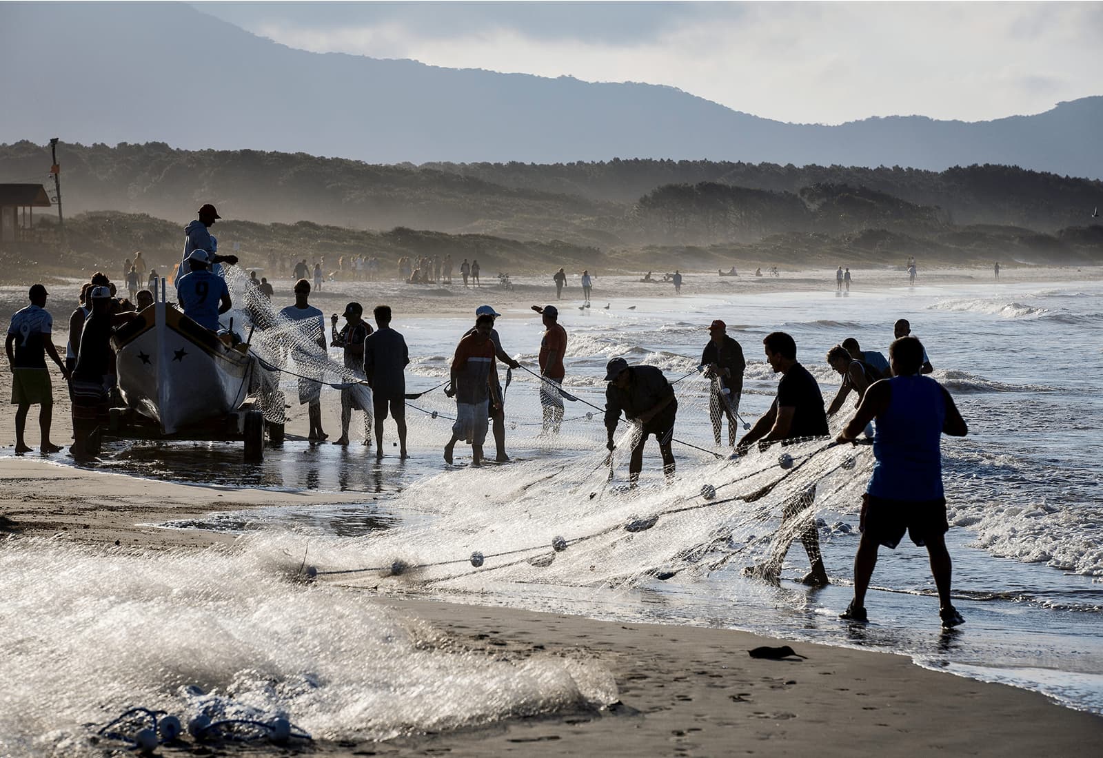 Near-shore fishermen on the coast of Barra de Lagoa, Santa Catarina, Brazil. Photo credit: Bento Viana Photography and Oceana