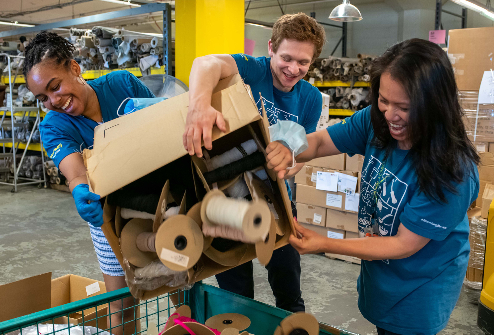 Bloomberg employees volunteer and give back to their communities across a wide range of projects, including preparing meals in Hong Kong